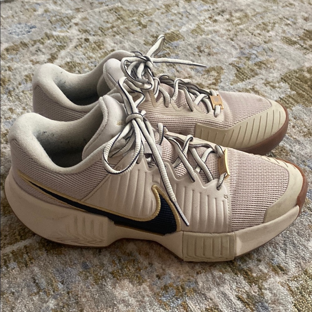 Nike tennis/pickleball Athletic Shoes men 6/women 7, 7.5